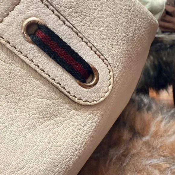 Gucci White Leather Privacy Tote - excellent pre loved condition - Picture 4 of 12